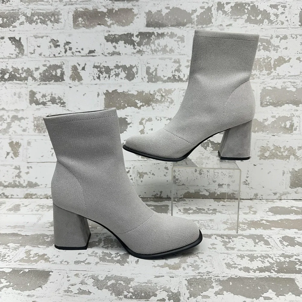 Mia Piana‎ Sock Bootie Womens 9M Gray Silver Fleck Knit Ankle Block Heel Stretch